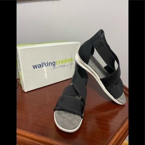 Walking Cradles Women's Luxe Pump, Size 9M